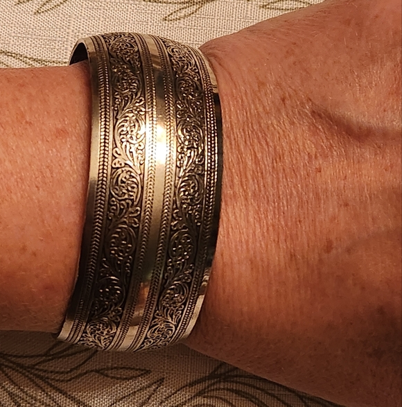 Jewelry - Beautiful Thick Silver Plate Tibet Style Boho Bangle Bracelet